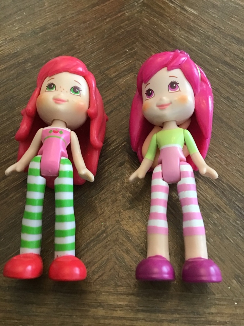 Vintage Strawberry Shortcake Berry Carriage & 2 Strawberry shortcake Dolls - Picture 3 of 10